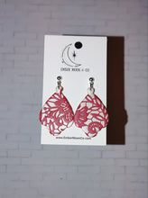 Load image into Gallery viewer, Lace scalloped tear drop