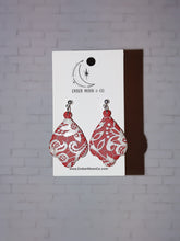 Load image into Gallery viewer, Lace scalloped tear drop