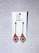 Load image into Gallery viewer, Hanging flowers on tear drop