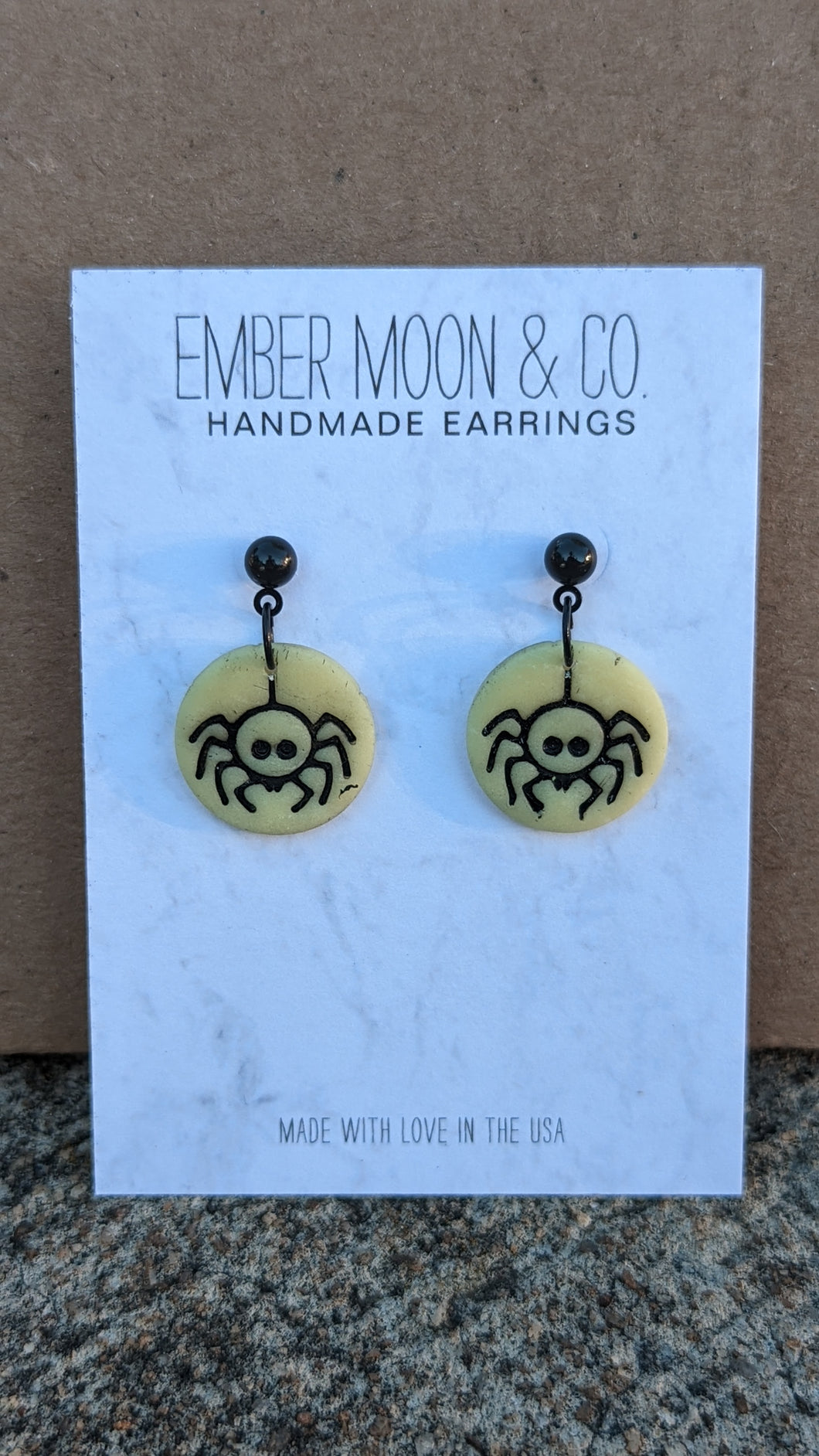Glowing spiders